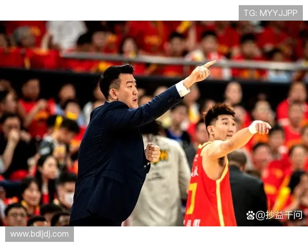 卢伟率上海夺双冠 获CBA最佳教练殊荣